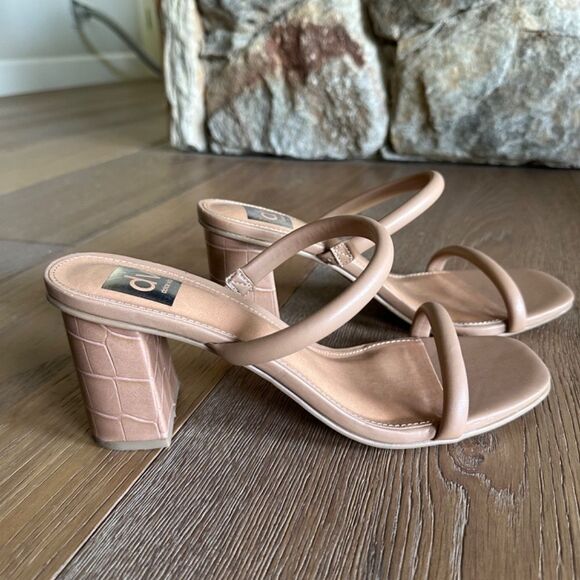 Dolce Vita Halsty Sandal in Carmel - Picture 5 of 9